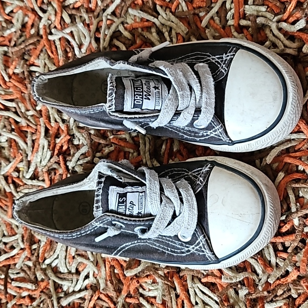Size 10 girls slip on tennis shoes